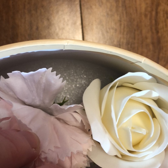 Beautiful Flower Box with Styrofoam - Picture 9 of 12